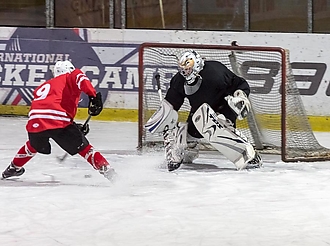 Historicky první hokejový zápas PKS okna